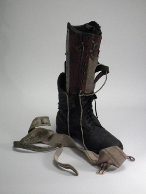 @KQT
<br/>
Lower leg prosthesis with boot
<br/>
<em>Not known</em>
